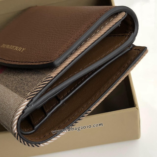 Burberry專門店新款手掌紋牛皮配格紋女士短夾錢包 巴寶莉經典款翻蓋短夾 yxb1049